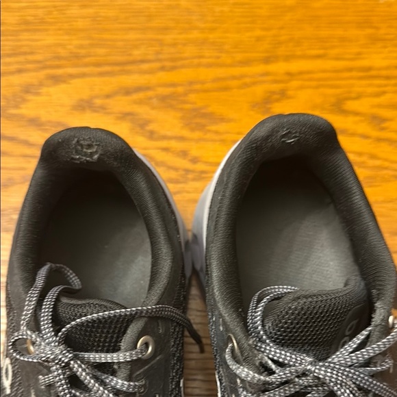 On Running sneakers - Picture 5 of 6